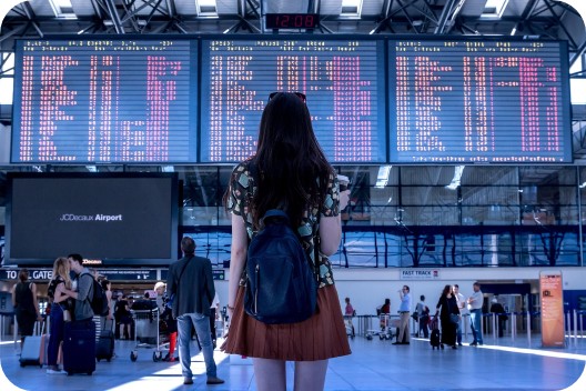 Femme à l'aéroport.